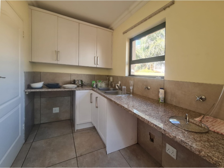 To Let 4 Bedroom Property for Rent in Melodie North West